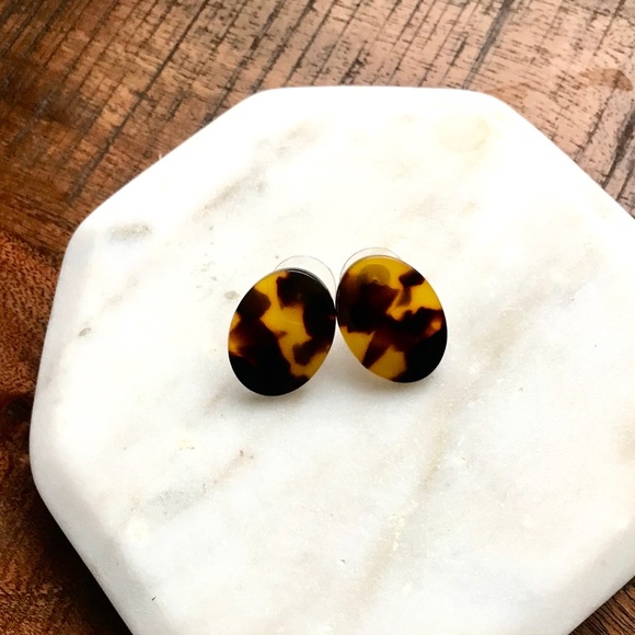 Tayzani Jewelry - Oval Brown Tortoise Acetate Stone Post Earrings